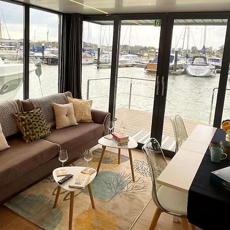 Yarmouth Waterlodge Floating Apartments 2 外观 照片