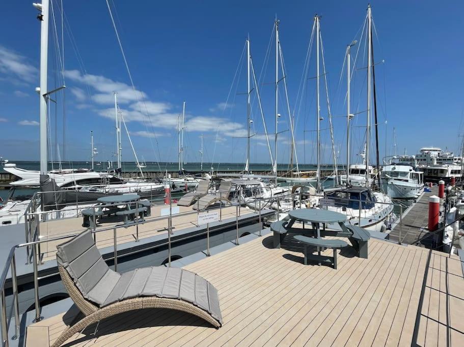 Yarmouth Waterlodge Floating Apartments 2 外观 照片